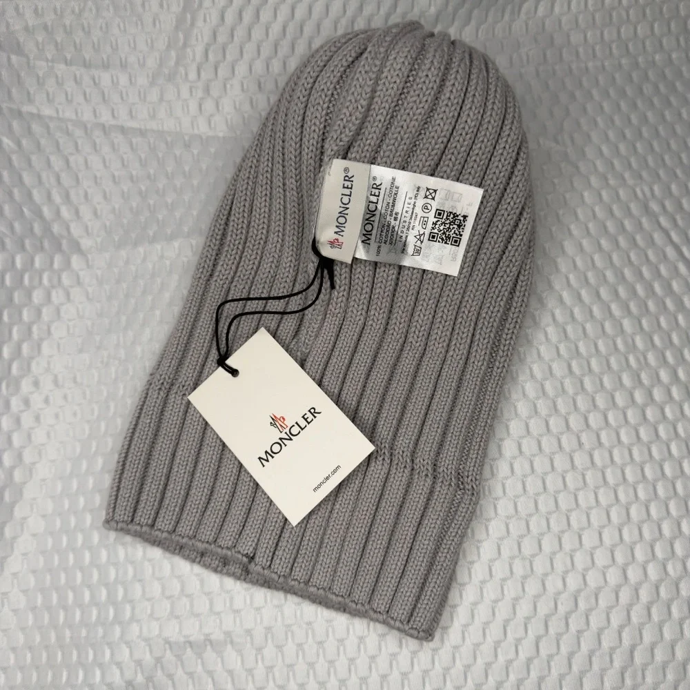 MONCLER WOMEN'S LIGHT GRAY RIBBED KNIT BEANIE W/ POM POM -SAME DAY SHIP - Picture 3 of 5
